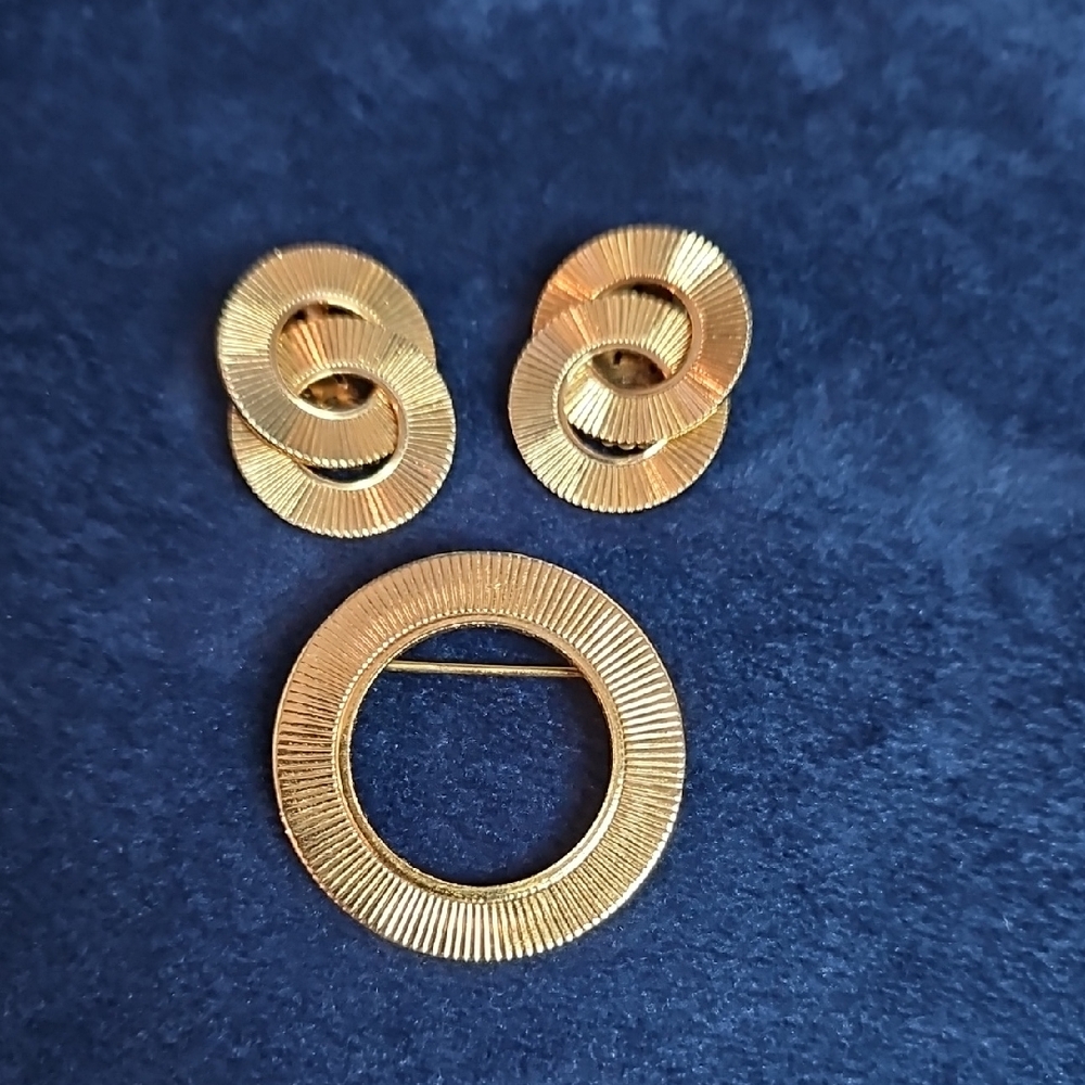 Vintage Gold-Tone Circular Brooch & Earring Set